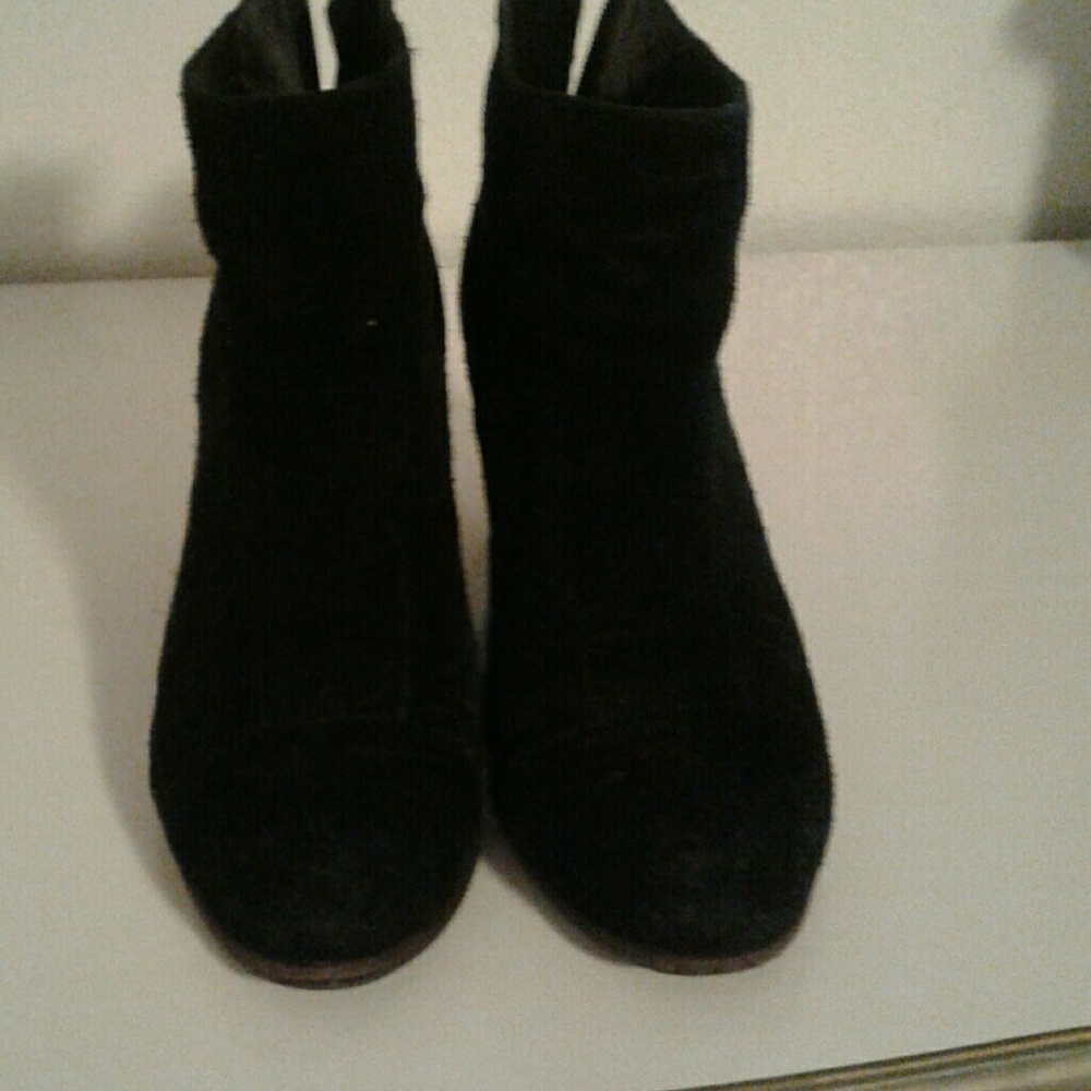 Boots - Picture 3 of 4